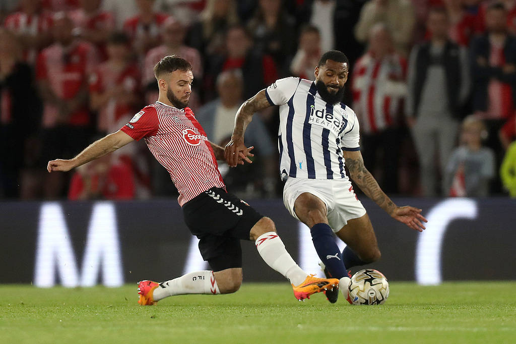 包含南安普顿客场击败水晶宫，保持不败的词条