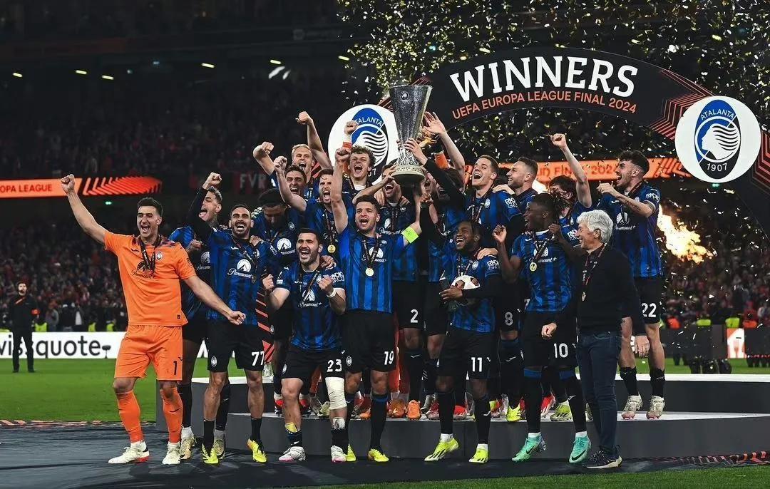 欧预赛争夺激烈，球员们挥洒汗水拼搏的简单介绍