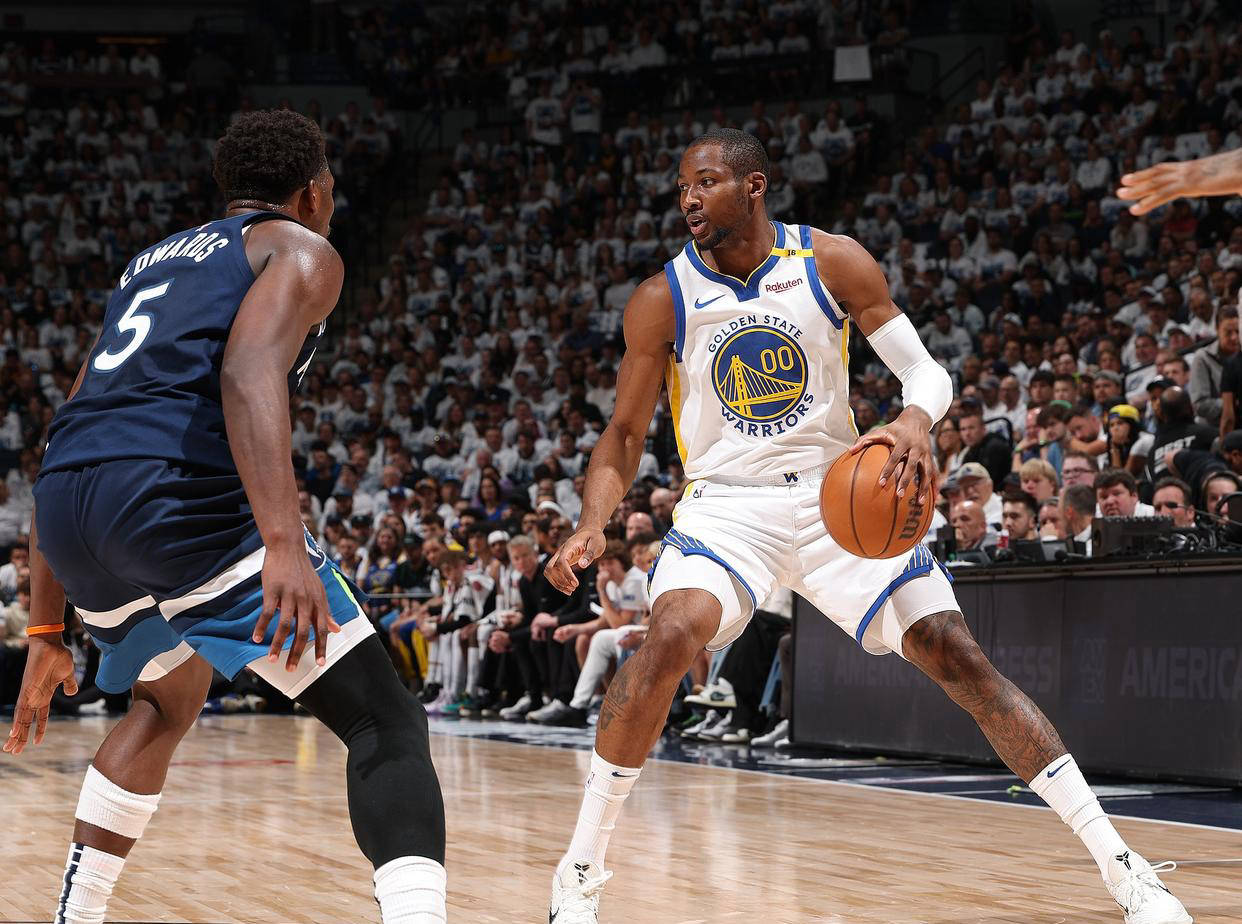 PG电子线上登入-勇士队主教练透露战术秘密，球队备战迎难而上