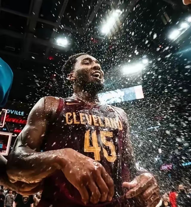 雄鹿惨遭人逆转失利，主教练总结比赛的简单介绍