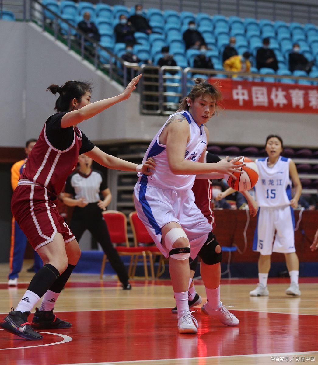 女子篮球选手训练表现抢眼，备战比赛