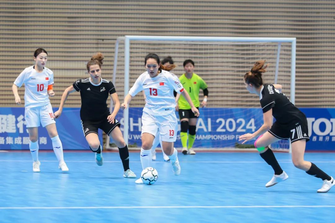中国女子足球队闯入国际比赛四强
