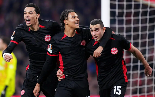 关于法兰克福迎来与阿贾克斯的对决，期待主场夺冠的信息