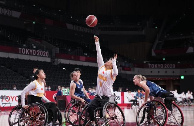 PG电子试玩官网-关于篮球大战惊心动魄，现场气氛火爆引发球迷狂热的信息