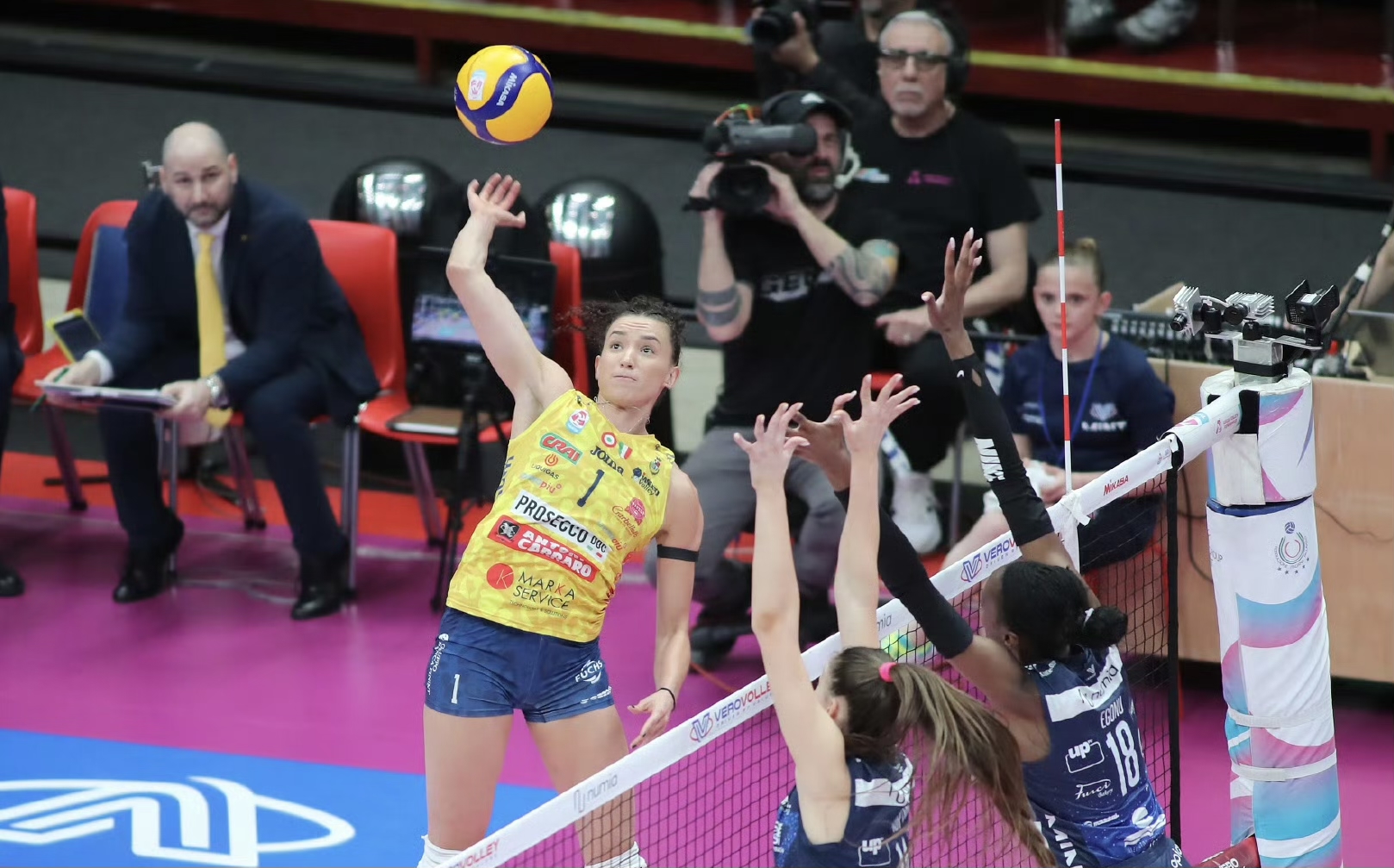 德国运动员团队在排球比赛中大获全胜