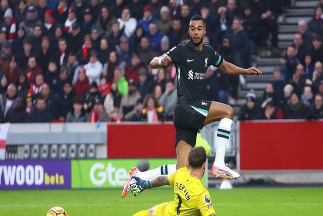 本土足球联赛比分胜负悬殊，球员表现神勇