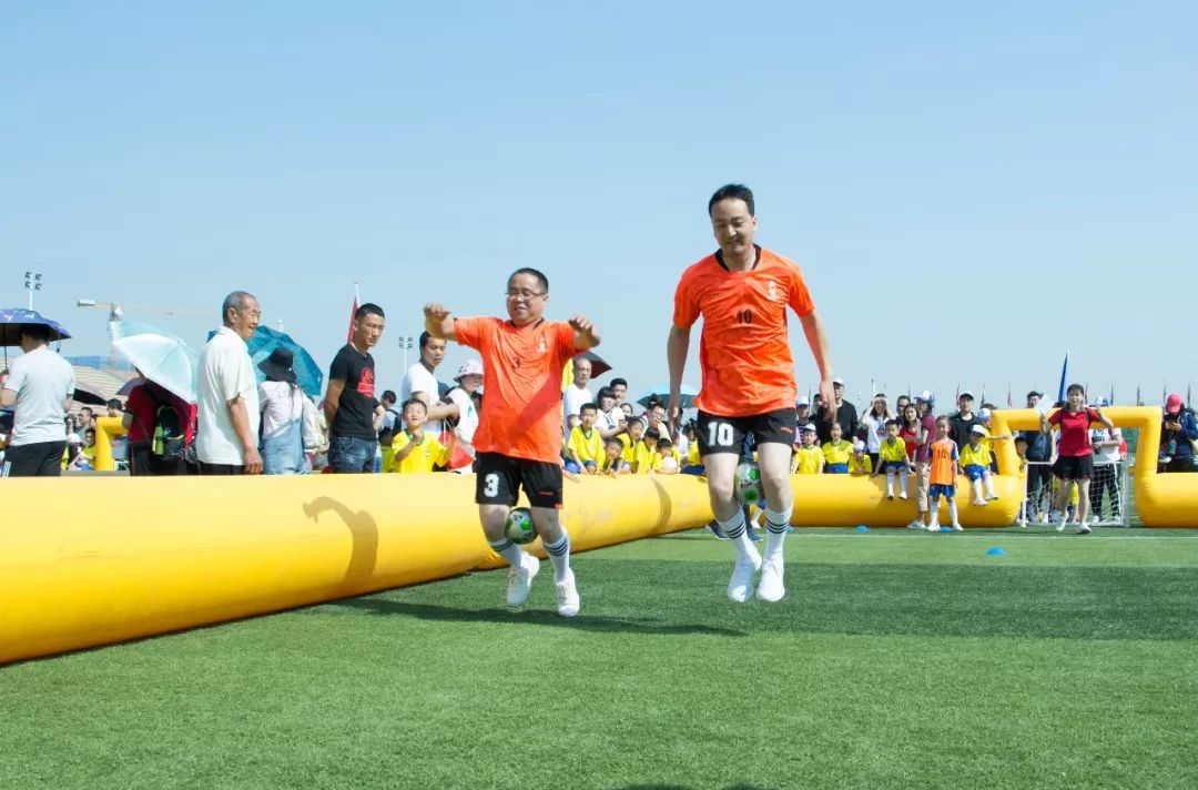 关于女子足球赛事精彩纷呈，选手竞技激烈的信息