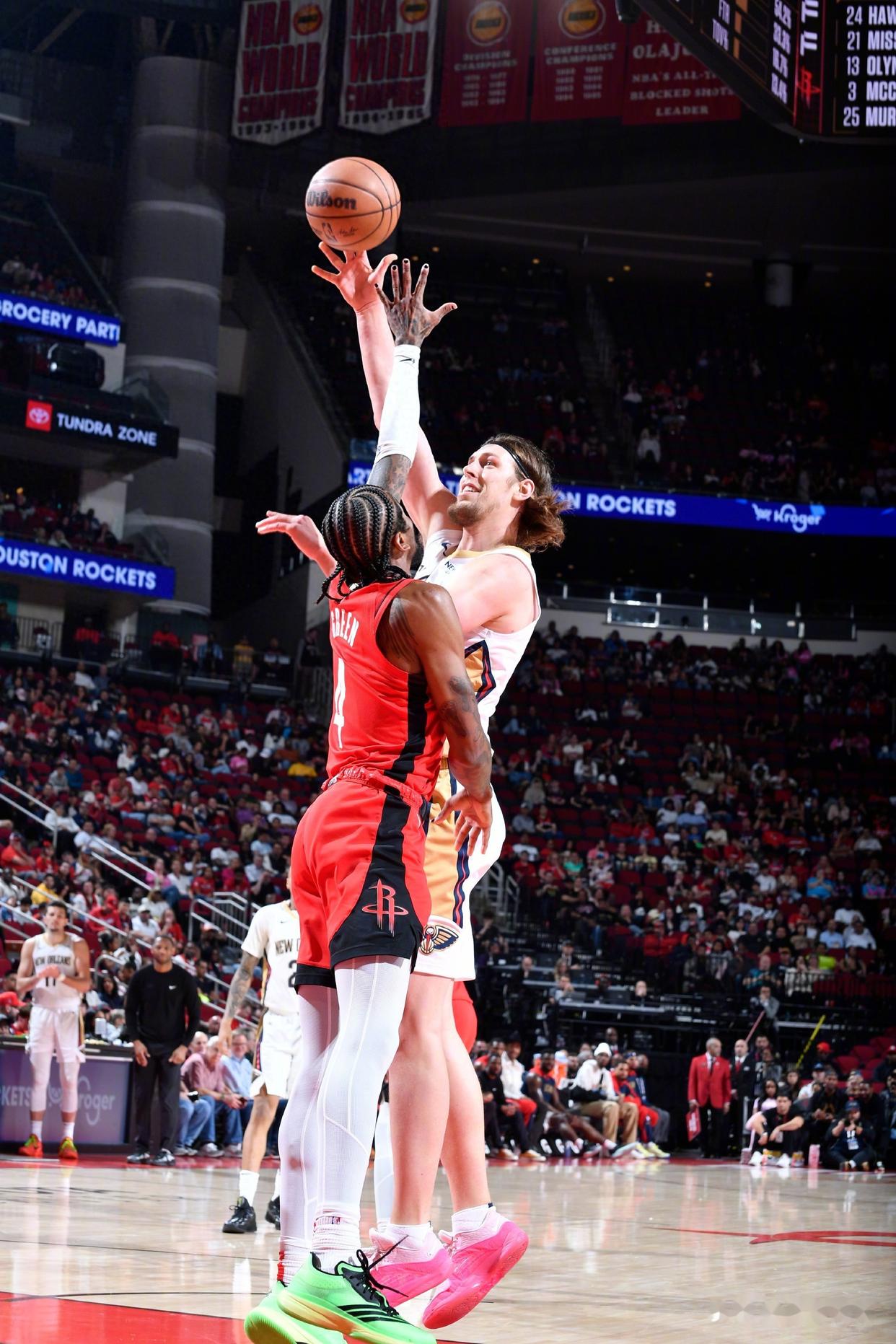 鹈鹕客场大胜黄蜂，英格拉姆再度砍下全队最高分带队取胜