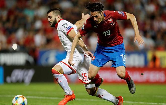 冰岛队遭遇失利，积分榜逐渐下滑