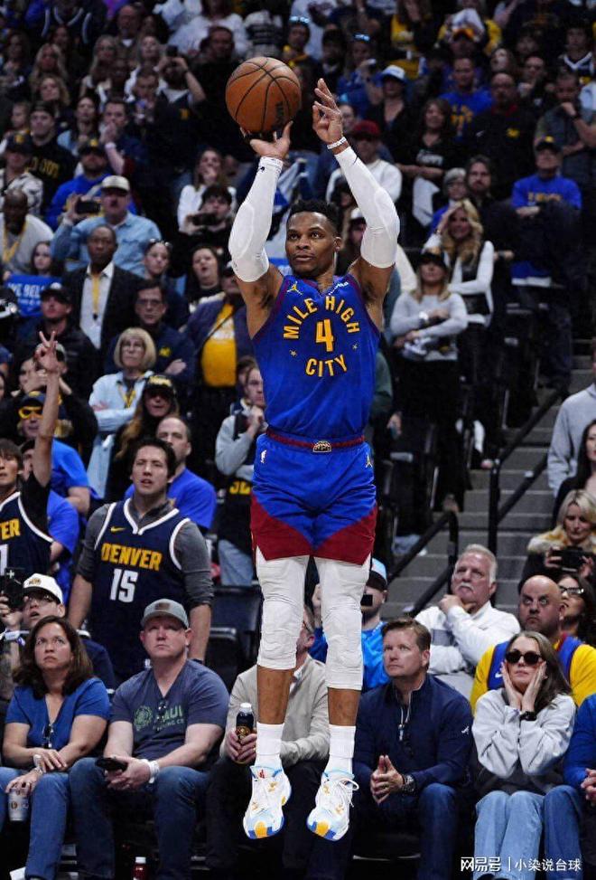 掘金逆转美国男篮，威斯布鲁克送出助攻