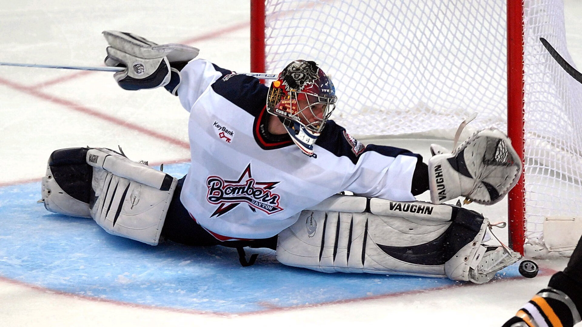 上海队血拼老鹰防线，爱德华兹无解进攻终成唯一主宰