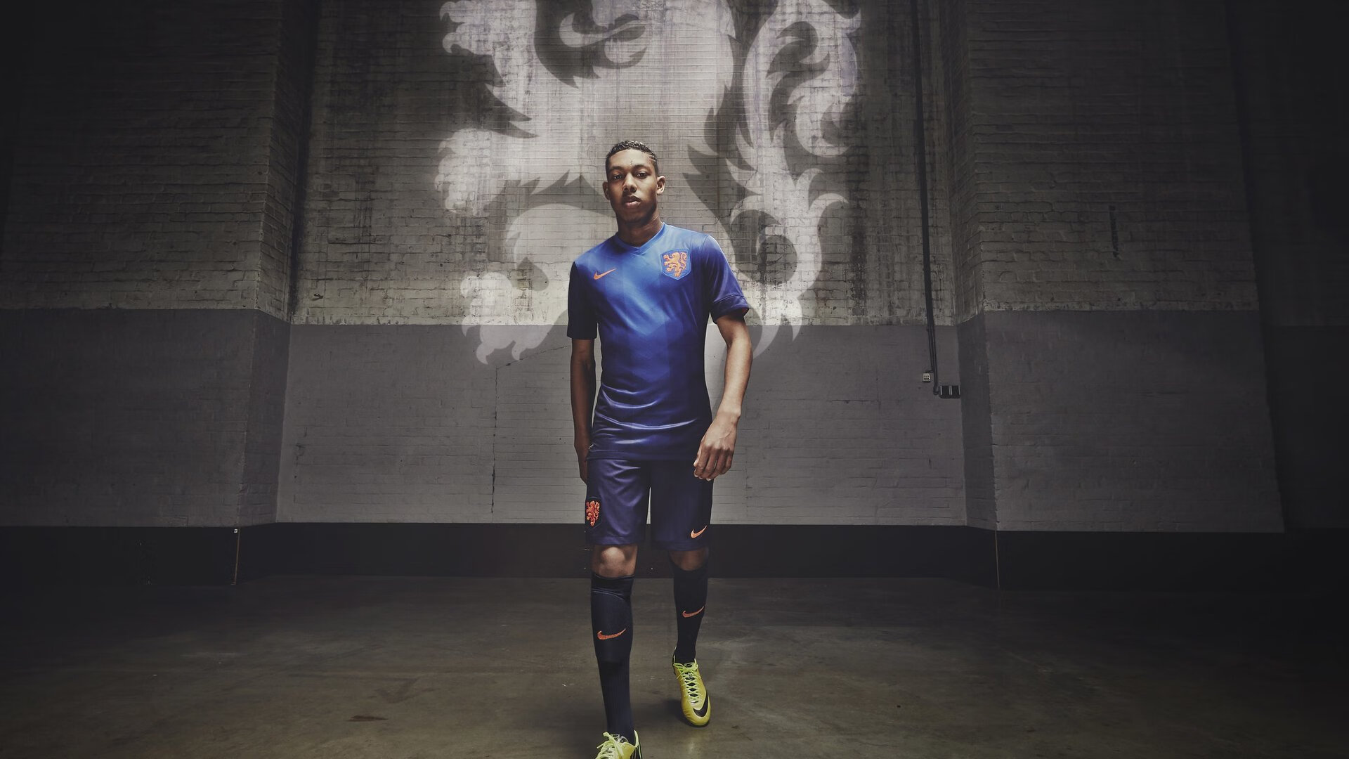 绿茵双重奏，萨内炫技如入无人之境，安哥拉绝杀上演冰岛悲歌