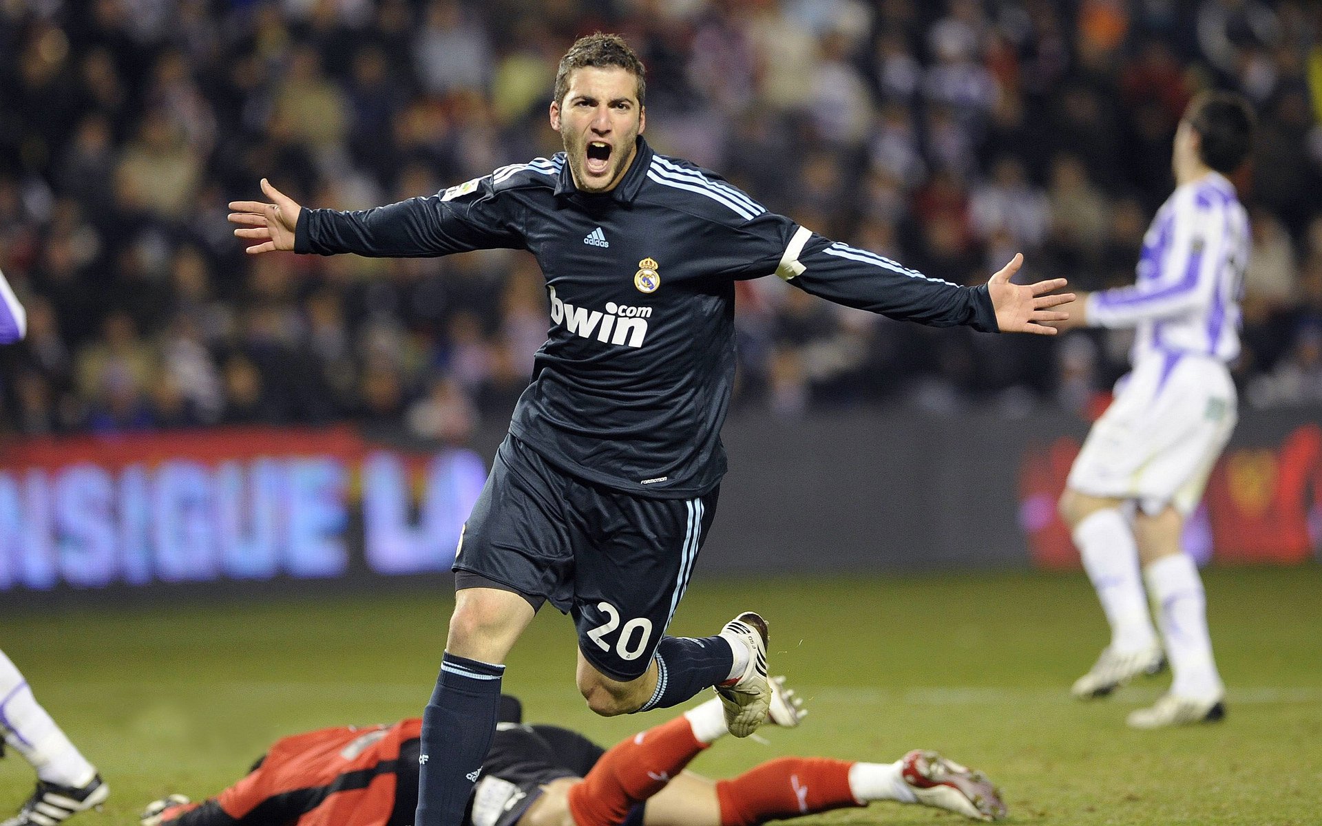 绿茵场上的乒乓火花，法国队逆转葡萄牙，奥恰洛夫式激情点燃赛场