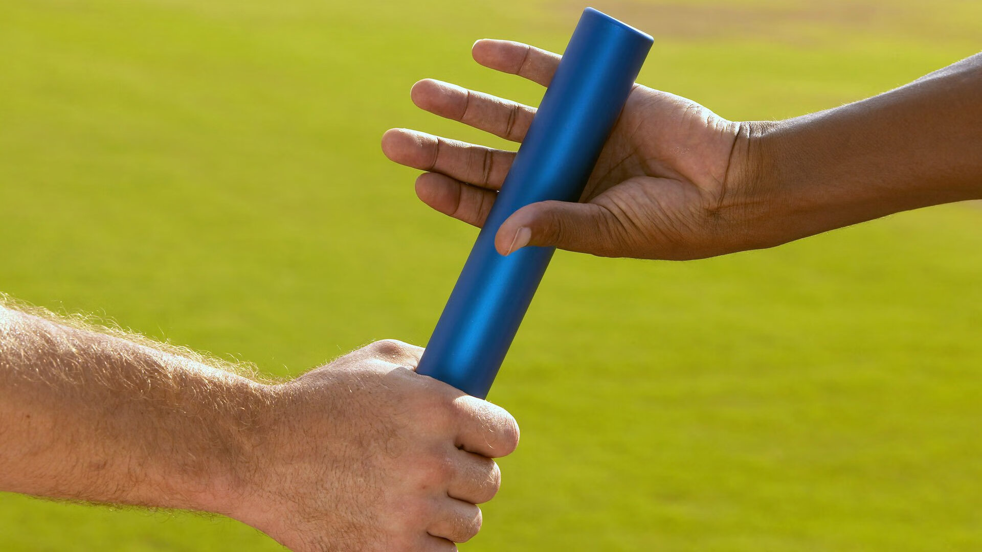 寸土不让，塞恩斯化身为关键先生，威廉姆斯惊险守住红牛二队猛攻